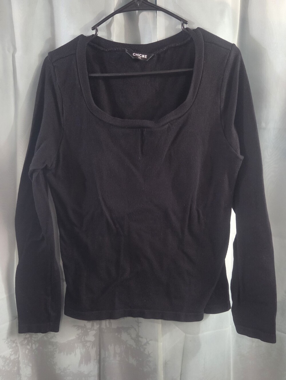 ChicMe Women's Black Long Sleeve Scoop Neck Tee With Built In Bra